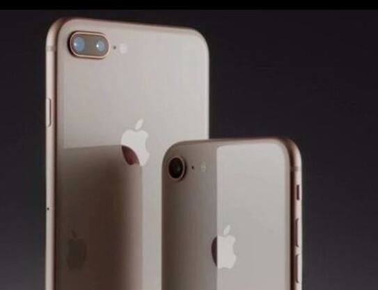 iPhone 8 Plusના 64GB વાળા મૉડલની કિંમત 75, 450 રૂપિયાથી વધીને 77,560 રૂપિયા જ્યારે 256GB વાળા મૉડલની કિંમત 88750થી વધીને 91,110 રૂપિયા થઇ ગઇ છે. 