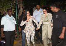 LFW 2018: બોલિવૂડની કઈ અભિનેત્રીની પુત્રી મુશ્કેલીમાં મુકાઈ, વારંવાર ટોપ સરખું કરતી નજરે પડી