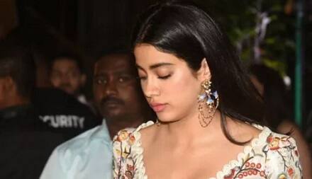 તેની આવનારી ડેબ્યૂ ફિલ્મનું નામ ધડક છે.