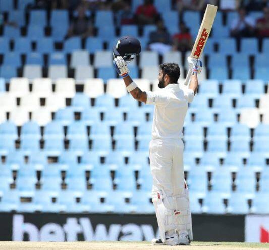 તાજેતરમાં જ સાઉથ આફ્રાક સામે ટેસ્ટ મેચ દરમિયાન કોહલીએ દોઢ સો રનની ઇનિંગ અનુષ્કાને સમર્પિત કરી હતી. તેના ગળાની ચેન પર લટકતી અનુષ્કાની રિંગને કિસ કરી હતી.