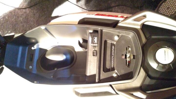 ટીવીએસ NTorq 125માં સીટ નીચેની સ્ટોરેજ કેપિસિટી પણ વધારે આપવામાં આવી છે.