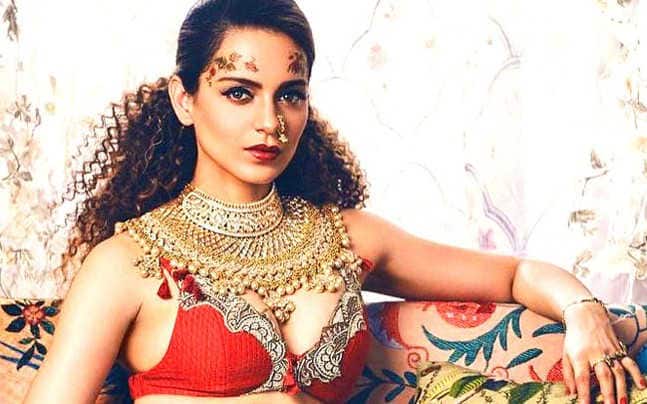 એટલે કે દીપિકાની પદ્માવત બાદ કંગના રનૌતની ફિલ્મ 'મણીકર્ણિકા: ધ રાજસ્થાન, રાજસ્થાનમાં આ ફિલ્મનું શૂટિંગ ચાલી રહ્યું છે અને હવે રાજપૂત સેનાના પગલે હવે સર્વ બ્રાહ્મણ મહાસભા આનો વિરોધ કરી રહ્યું છે. 