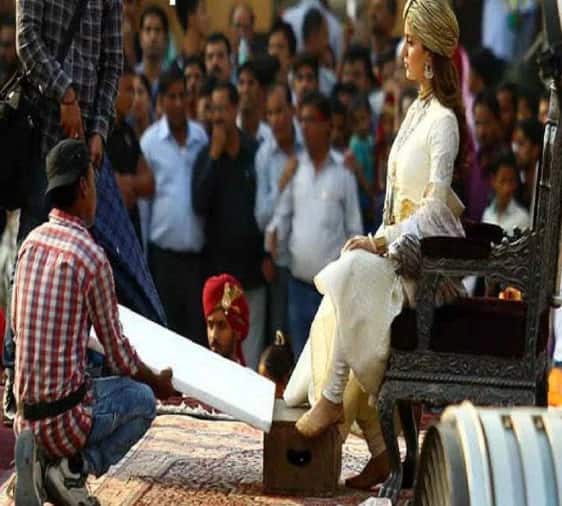 અમે તે ઇતિહાસકારો વિશે પણ જાણવા માગીએ છીએ જેને ફિલ્મકારોએ સંપર્ક કર્યો છે. આ ફિલ્મનો વિરોધ પણ પદ્માવતના જેવો ના થયા તે માટે સરકારે કોઇ પગલું ભરવું પડશે. 