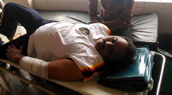 વડોદરા સાવલીના ખોખર ગામે વિજેતા સરપંચના વિજય સરઘસ પર હારેલા ઉમેદવારના ટેકેદારો દ્વારા પથ્થરમારો કરવામાં આવ્યો હતો. જેમાં 5થી વધુ લોકોને ઈજા થઈ હતી. ઘટનાની જાણ થતાં સાવલી પોલીસે પહોંચીને વધુ તપાસ હાથ ધરી છે.