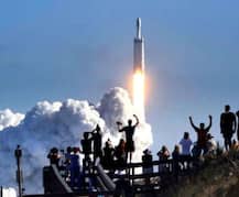 અમેરિકાએ વિશ્વનું સૌથી શક્તિશાળી રોકેટ કર્યું લોન્ચ, પ્રથમવાર સ્પેસમાં મોકલવામાં આવી કાર