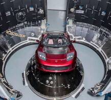 અમેરિકાએ વિશ્વનું સૌથી શક્તિશાળી રોકેટ કર્યું લોન્ચ, પ્રથમવાર સ્પેસમાં મોકલવામાં આવી કાર