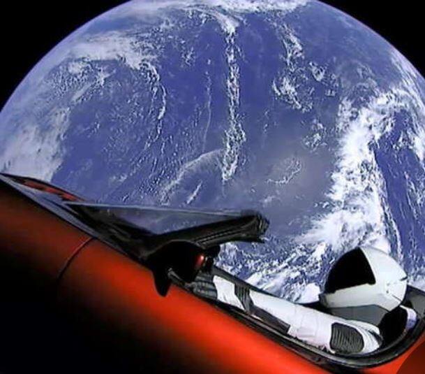 રોકેટમાં 27 મર્લિન એન્જિન લાગેલા છે અને તેની લંબાઇ 230 ફૂટ છે. આ રોકેટની ઊંચાઈ 23 માળની ઇમારત જેટલી છે.