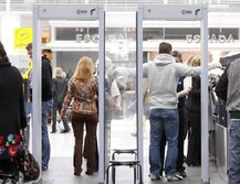 વિદેશ જવા ગુજરાતી પરિવારે ચલાવ્યું આવું ચક્કર, એરપોર્ટ પર પકડાઈ જતાં થયો પર્દાફાશ, જાણો વિગત