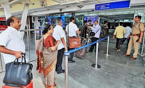 અમદાવાદ એરપોર્ટ પરથી બોર્ડિંગ સમયે પ્રિલિમનરી ઈન્વેસ્ટીગેશન સમયે દસ્તાવેજો યોગ્ય હોવાનું અને 8 વર્ષ સુધી વેલિડ હોવાનું નોંધ્યું હતું. જોકે પરિવારે એરપોર્ટ સિક્યોરિટીને માત આપવા માટે પાસપોર્ટ પરના ફોટોગ્રાફ બદલી નાખ્યા હતા અને ડુપ્લીકેટ ઓળખપત્રો બતાવ્યાં હતાં.