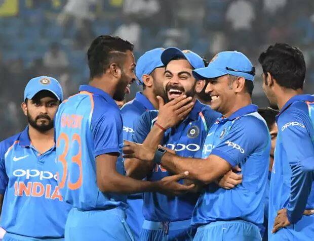 સતત બે જીતથી ઉત્સાહિત ટીમ ઇન્ડિયા સાઉથ આફ્રિકા સામે વન-ડે સીરિઝમાં 3-0ની લીડ લેવાની કોશિશ કરશે. સેંચુરિયનમાં જીત બાદ ભારત આઇસીસી વનડે આંતરરાષ્ટ્રીય રેન્કિંગમાં ટોચ પર પહોંચ્યું અને કેપટાઉનમાં જીતથી તે વધારે મજબૂત થશે. પરંતુ દક્ષિણ આફ્રિકાની જીત ભારતને પુનઃ નંબર-2 પર ધકેલી દેશે.