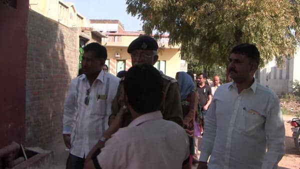 કૃષ્ણનગર હાઉસીંગ બોર્ડમાં રહેતા શાંતિલાલ પરમારના અગાઉના લગ્ન જીવનમાં પત્નીના અવસાન બાદ શાંતિલાલ પરમારે બીજા લગ્ન જીનલબેન સાથે કર્યા હતા. તેમને પહેલી પત્નીથી આ પુત્ર થયો હતો. જીનલ ભદ્રની સાવકી માતા હતી જેના કારણે જીનલને આ ભદ્ર કણાની માફક ખુંચતો હતો. ત્યારે બે દિવસ પહેલા ભદ્ર એકાએક ગુમ થયો હોવાનો ડોળ જીનલે રચ્યો હતો. 