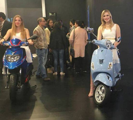 નવી દિલ્હીઃ ઓટો એક્સપોની શરૂઆત શાનદાર થઈ છે અને અનેક કાર કંપનીઓ દ્વારા તેમના વાહન લોન્ચ અને શોકેસ કરવામાં આવ્યા છે. પિઆજિયો દ્વારા નવું સ્કૂટર અપ્રિલિયા SR 125 લોન્ચ કરવામાં આવ્યું છે. કંપનીએ પુણેમાં આ સ્કૂટરની એક્સ શો રૂમ કિંમત 63,310 રૂપિયા રાખી છે.