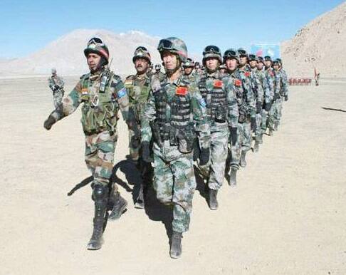 ચીને અહીં 25 નાના-મોટા તંબુઓ લગાવી દીધા છે, અહીં તે પોતાના જવાનોને એકઠા કરી રહ્યું છે. સિંચા લાની બાજુએ આવતો રસ્તો ચીન સ્ટ્રૉન્ગ કરી રહ્યું છે. ચીને સિંચા લા અને ડોકલામની પાસે કેટલાય ઓબ્ઝર્વેશન ટૉવર પણ બનાવી દીધો છે. આ ટાવર ચીનનો ઝંડો પણ જોવા મળ્યો છે. 