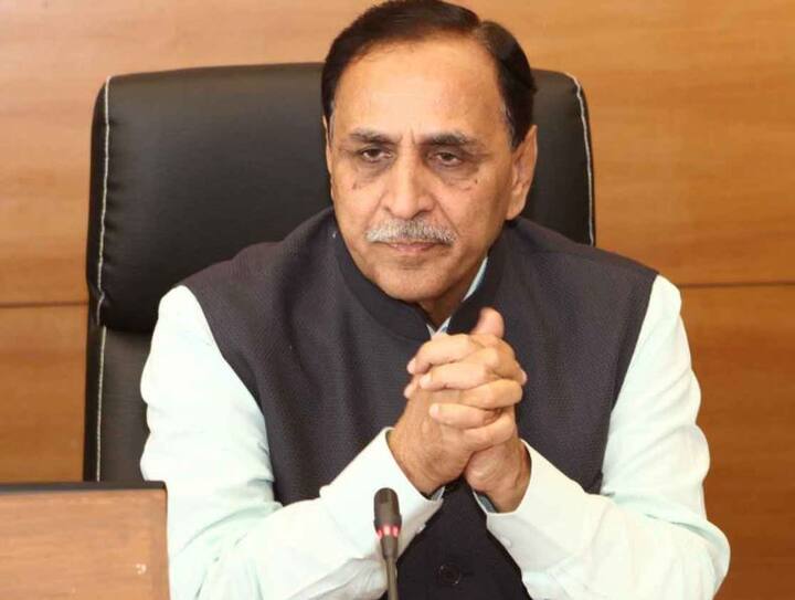 નવી દિલ્હી : પાણીની તંગીને કારણે ઉનાળામાં ખેડૂતોને સિંચાઈ અને ઉદ્યોગો માટે નર્મદાનું પાણી નહીં છોડવામાં આવે તેવી ગુજરાત સરકાર જાહેરાત કરી ચૂકી છે. આ સિવાય રાજ્ય સરકાર દ્વારા પીવાના પાણી પર કાપ મૂકવાની શક્યતા વ્યકત કરી હતી. આ સ્થિતિમાં રાજય સરકારે કેન્દ્રને આ બાબતે હસ્તક્ષેપ કરવાની માંગ કરી છે.