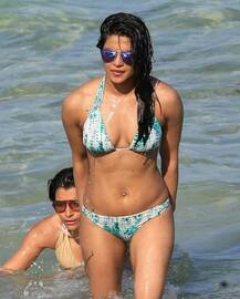 પ્રિયંકા ચોપરા એક વર્ષ પહેલાં કોની સાથે હતી \'રીલેશન\'માં? બીજા ક્યા 5 સ્ટાર સાથે તેના અફેરની ચાલી છે ચર્ચા? 