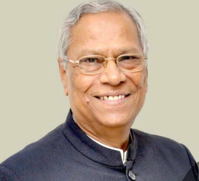 પાટણ જિલ્લાના લણવા ગામે 8 માર્ચ 1944ના રોજ અનિલ પટેલનો જન્મ થયો હતો. અનિલ પટેલે મહેસાણા જિલ્લામાં તેમણે શૈક્ષણિક અને સામાજીક કાર્યોમાં ખૂબ કામ કર્યું હતું. અનિલ પટેલ ઉમિયા માતા ટ્રસ્ટના પ્રમુખ તરીકે પણ સેવા આપી ચુક્યા છે