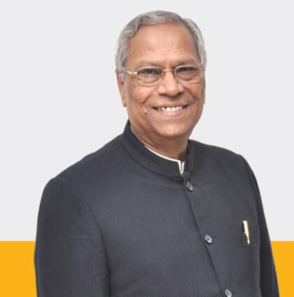 અનિલ પટેલ પ્રાથમિક શિક્ષણ લણવામાં મેળવ્યા બાદ માધ્યમિક શિક્ષણ કડી સર્વ વિદ્યાલય માંથી મેળવ્યું હતું. અનિલ પટેલ એન્જિનિયરિંગમાં માસ્ટર કરવા માટે અમેરિકા ગયા હતા. અભ્યાસ બાદ અનિલ પટેલે મહેસાણામાં આવી સમાજસેવાની શરૂઆત કરી હતી. તેઓ 38 વર્ષની ઉંમરમાં મહેસાણાની નાગલપુર કોલેજના મેનેજિંગ ટ્રસ્ટી બન્યા હતા. તેમણે ખેરવા ગામે ગણપત યુનિવર્સિટીની સ્થાપના કરી શૈક્ષણિક ક્ષેત્રે ખૂબ મોટું યોગદાન આપ્યું હતું. 