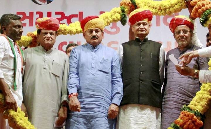 170 કોંગ્રેસી નેતા, હોદ્દેદારોને નોટિસો ફટકારાઈ છે અને 15 દિવસમાં ખુલાસો કરવા આદેશ કરાયો છે. સૂત્રો પાસેથી જાણવા મળ્યા પ્રમાણે ખુદ પ્રદેશ પ્રભારી ગેહલોત જ ખુલાસાના આધારે નિર્ણય કરશે. ગુજરાતમાં કદાચ પ્રથમવાર શિક્ષાત્મક કાર્યવાહી થવા જઇ રહી છે. હાઇકમાન્ડ હવે ગુજરાત કોંગ્રેસના નેતાઓને બરોબરનો રાજકીય પાઠ ભણાવવાની તૈયારીમાં છે.