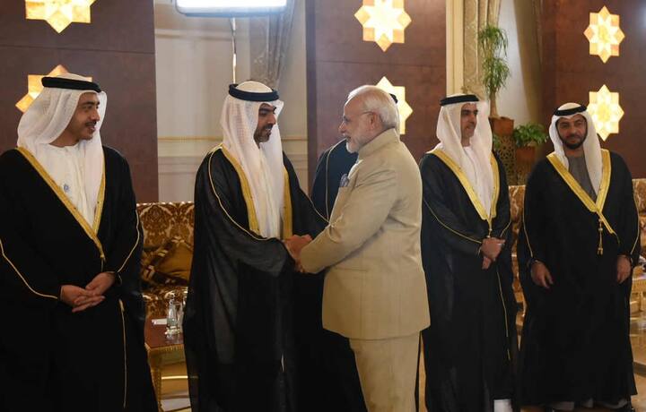 વડાપ્રધાન મોદી શનિવારે પેલેસ્ટાઇન પ્રવાસ પૂરો કરી સંયુક્ત અરબ અમીરાત પહોંચ્યા. પીએમે અબુધાબીના ક્રાઉન પ્રિન્સ અને યુએઈ સશસ્ત્ર દના ઉપકમાન્ડર શેખ મોહમ્મદ બિન ઝાયલ અલ નાહયાન સાથે મુલાકાત કરી હતી. આ દરમિયાન બંને દેશો વચ્ચે 5 એમઓયુ પણ થયા હતા.