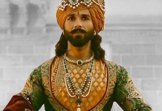 સંજય લીલા ભણશાલીની વિવાદાસ્પદ ફિલ્મ પદ્માવતમાં રાજાનો રોલ કર્યા બાદ હાલ શાહિદ બત્તી ગુલ મીટર ચાલુનું શૂટિંગ કરી રહ્યો છે.