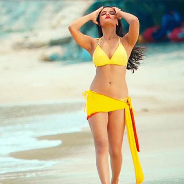 સિદ્ધાર્થ સાથે બ્રેકઅપ બાદ આલિયા ભટ્ટ અને રણબિર વચ્ચે અફેરર હોવાની પણ ચર્ચા જાગી હતી. નેહા ધૂપિયાના ચેટ શોમાં એક્ટ્રેસ સોનાક્ષી સિન્હા અને ડિઝાઇનર મનીષ મલ્હોત્રા ગેસ્ટ તરીકે પહોંચ્યા હતા. જ્યાં મનીષ મલ્હોત્રાએ કહ્યું હતું કે, 2018માં રણબિર-આલિયાની જોડી બનશે.