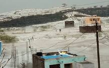 ગુજરાતને અડીને આવેલા કયા ગામમાં કરા સાથે વરસાદ પડ્યો, જમ્મુ કાશ્મીર જેવો થયો માહોલ, જાણો વિગત