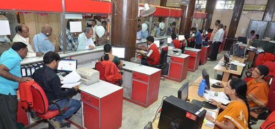 આ બેંકની પરિકલ્પના રિઝર્વ બેંકના પૂર્વ ગવર્નર રધુરામ રાજને કરી હતી. માનવામાં આવી રહ્યું છે કે તેનાથી બેન્કીંગ સેક્ટરમાં વિવિધતા આવશે અને અત્યાર સુધી બેન્કીંગ વ્યવસ્થાથી દૂર રહેલા લોકો પણ જોડાશે. કોઈપણ ગ્રાહક ઓળખકાર્ડ દ્વારા તેની સાથે જોડાઈ શકે છે. તેના દ્વારા બેંકમાં ખાતુ ખોલાવવાની માથાકુટમાંથી તમે બચી શકો છો અને કેશલેસ ઈકોનોમી તરફ વધી શકો છો.