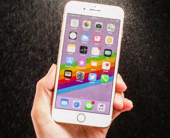 જુના iPhone મૉડલ્સની વાત કરીએ તો અહીં iPhone 6 તમે 25,299 રૂપિયાની શરૂઆતી કિંમતની સાથે ખરીદી શકો છો જેના પર તમે 2,500 રૂપિયા સુધીનું કેશબેક પણ મળી રહ્યું છે. આવામાં iPhone SE તમે 19,999 રૂપિયામાં ખરીદી શકો છો, જ્યારે iPhone 6s Plus અહીં 39,999 રૂપિયાની શરૂઆતી કિંમતની સાથે મળી રહ્યો છે.