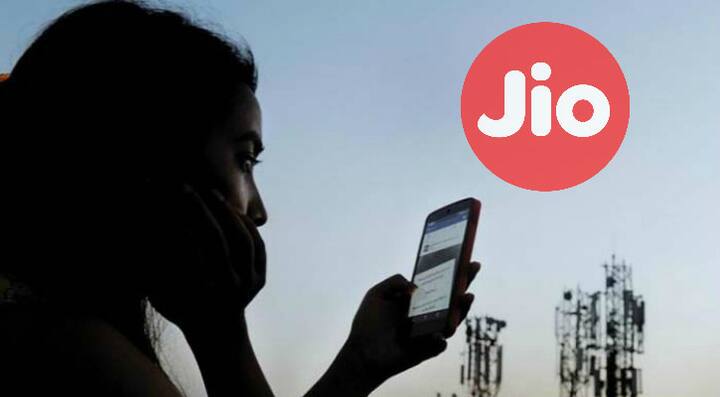 જ્યારે જિઓએ પોતાના આક્રમક કિંમતો વાળા પ્લાન્સ કસ્ટમર્સને આપવાના શરૂ કર્યા ત્યારે તમામ ટેલિકૉમ કંપનીઓને પોતાના રિચાર્જ પ્લાન્સ સસ્તાં કરવા પડ્યાં, આ જ પગલે JioFiber આવ્યા બાદ બ્રૉડબેન્ડ સેક્ટરમાં પણ ક્રાંતિ સંભવ છે. JioFiberમાં કસ્ટમર્સને ઓછી કિંમતમાં હાઇસ્પીડ બ્રૉડબેન્ડ સેવા મળશે, જેમાં ડેટાની સ્પીડ 1Gbps સુધી હશે. 