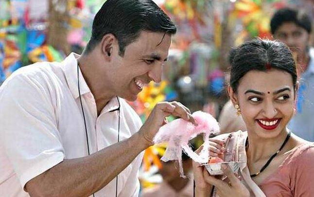 અક્ષય કુમારની પેડમેન 9 ફેબ્રુઆરીએ રિલીઝ થઇ છે અને તેને આર.બાલ્કીએ ડાયરેક્ટ કરી છે. ફિલ્મમાં અક્ષય કુમાર ઉપરાંત સોનમ કપૂર, રાધિકા આપ્ટે પણ છે. જ્યારે અમિતાભ બચ્ચન સ્પેશિયલ અપિયરેન્સમાં નજરે પડે છે.