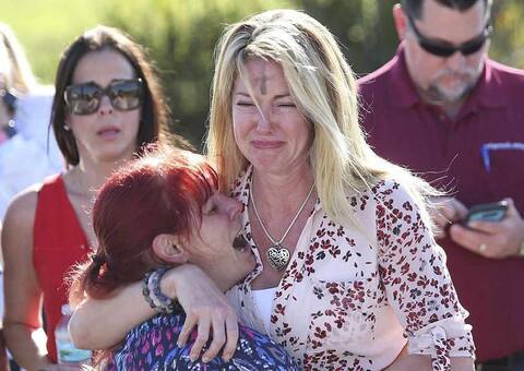 US: ફ્લોરિડાની સ્કૂલમાં પૂર્વ સ્ટુડન્ટે કર્યું ફાયરિંગ, 17નાં મોત, આરોપીની ધરપકડ US: ફ્લોરિડાની સ્કૂલમાં પૂર્વ સ્ટુડન્ટે કર્યું ફાયરિંગ, 17નાં મોત, આરોપીની ધરપકડ