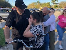 US: ફ્લોરિડાની સ્કૂલમાં પૂર્વ સ્ટુડન્ટે કર્યું ફાયરિંગ, 17નાં મોત, આરોપીની ધરપકડ