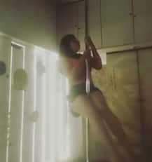 ટીવીની આ હૉટ અભિનેત્રી \'મેડમ જી\'એ કર્યો POLE DANCE, ફેન્સે કહ્યું એકદમ ફીટ