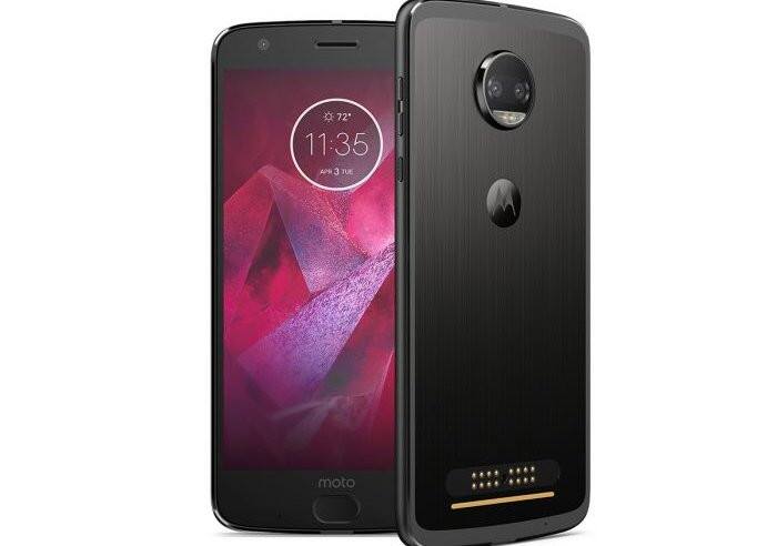 મોટોરોલાએ દાવો કર્યો છે કે સ્ક્રીન તૂટવાની ત્રણ વર્ષની ગેરંટી આપવામાં આવી છે, જો નીચે પડીને સ્ક્રીન તૂટશે તો નવી લગાવવામાં આવશે. 