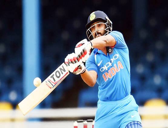 સેન્ચૂરિયન વનડેમીં ટીમ મેનેજમેન્ટ કેદાર જાધવને એક મોકો આપી શકે છે. જાધવ છેલ્લી બે વનડેથી બહાર બેઠેલો છે. તેની જગ્યાએ ટીમમાં સામેલ કરાયેલા શ્રેયસ ઐય્યર પણ કોઇ ખાસ કમાલ નથી કરી શક્યો. જાધવ બેટિંગની સાથે સાથે ઓફ સ્પિન બૉગિંલ પણ કરી શકે છે, જે તેનું મજબૂત પાસુ છે.