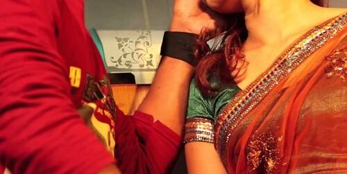 અમદાવાદ: અમદાવાદના વટવામાં રહેતી મહિલાએ ફરિયાદ કરી આક્ષેપ કર્યો છે કે, તેનો દીકરો અમદાવાદના વટવા પાસે આવેલા એક ટ્યૂશન ક્લાસીસમાં અભ્યાસ કરતો હતો. ત્યારબાદ ક્લાસીસના શિક્ષક કમલેશ પાટીલ ઘરે આવીને તેને ભણાવતા હતા. અમારો પુત્ર અમારી આગળ અભ્યાસ કરે માટે શિક્ષકને ઘરે બોલાવતાં હતાં. 