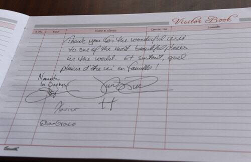 વિઝિટર્સ બુકમાં તેમણે લખ્યું, વિશ્વના સૌથી સુંદર સ્થળોમાંથી એકના શાનદાર પ્રવાસ માટે આભાર.