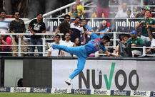 આ રીતે બૂમરાહે હવામાં બૉલ રોક્યો અને ફેન્સ બોલ્યા ગજબની ફિલ્ડીંગ, તસવીરોમાં જુઓ આખી ઘટના