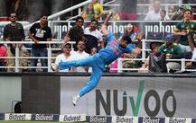 આ રીતે બૂમરાહે હવામાં બૉલ રોક્યો અને ફેન્સ બોલ્યા ગજબની ફિલ્ડીંગ, તસવીરોમાં જુઓ આખી ઘટના