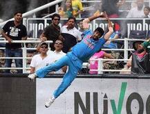 આ રીતે બૂમરાહે હવામાં બૉલ રોક્યો અને ફેન્સ બોલ્યા ગજબની ફિલ્ડીંગ, તસવીરોમાં જુઓ આખી ઘટના