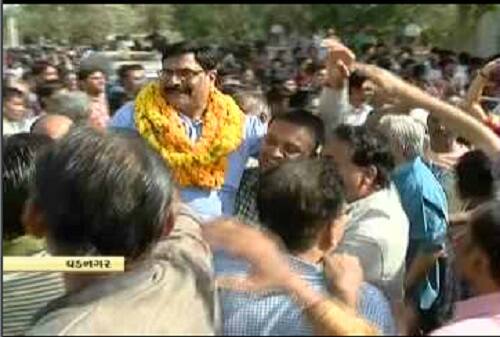 વડનગર પાલિકાનું પરિણામાં આવતાં ભાજપમાં ખુશીની લાગણી જોવા મળી હતી. ફટાકડાં ફોડીને અને ઢોલ-નગારાના તાલે ભાજપના ઉમેદવારો સહિત કાર્યકરો ઝૂમી ઉઠ્યા હતાં. જ્યારે વિજેતા ઉમેદવારોએ નરેન્દ્ર મોદીનો આભાર માન્યો હતો. 