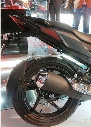 આ બાઇકમાં અલોય વ્હીલની સાથે કોમ્બી બ્રેક સિસ્ટમ હશે. બાઇકમાં રિયર અને ફ્રન્ટ ટાયર 17 ઇન્ચના આપવામાં આવ્યા છે.