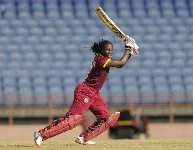 મહિલા અને પુરુષ બંનેમાં સૌથી ઓછી વયે ટોપ પર પહોંચી હોય તેવી વેસ્ટ ઇન્ડિઝની સ્ટેફેની ટેલર એકમાત્ર ક્રિકેટર છે. ટેલરે 6907 દિવસની વયે 2010માં ટી-20 ઇન્ટરનેશનલ બેટિંગમાં ટોચ પર પહોંચી હતી.