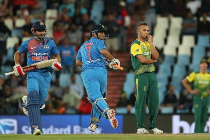 સેન્ચુરિયનઃ સુકાની જેપી ડ્યુમિની તથા ક્લાસેને નોંધાવેલી આક્રમક અડધી સદીની મદદથી સાઉથ આફ્રિકાએ અહીં રમાયેલી બીજી ટ્વેન્ટી20 ક્રિકેટ મેચમાં ભારતને છ વિકેટે હરાવીને ત્રણ મેચની શ્રેણીને 1-1થી સરભર કરી હતી. ભારતના ચાર વિકેટે 188 રનના જવાબમાં ટોસ જીતીને પ્રથમ ફિલ્ડિંગ કરનાર યજમાન ટીમે 18.4 ઓવરમાં 4 વિકેટે 189 રન બનાવીને વિજય હાંસલ કરી લીધો હતો.