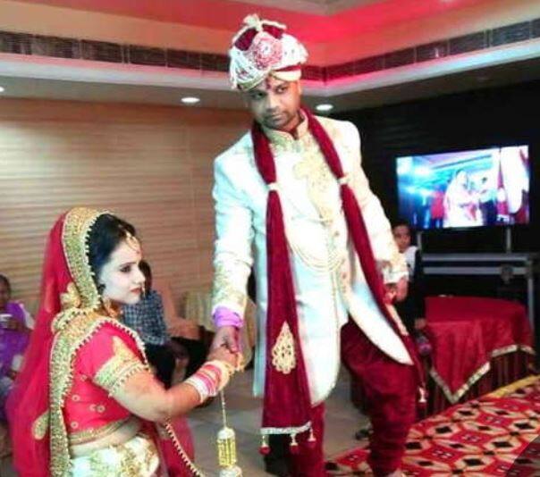 પોલીસે મૃતકની માતા રમા રાણીના નિવેદનના આધારે દીપકની પત્ની આંચલ, સાળા અતુલ શર્મા, સાસુ હર્ષ લતા, નાના ભાઈ અને તેની પત્ની પર આત્મહત્યાની ઉશકેરણી માટે ફરિયાદ નોંધી છે. મૃતક યુવકનું નામ દીપક ગોસ્વામી છે. તેના લગ્ન કરનાલમાં રહેતી આંચલ સાથે 31 ઓક્ટોબર 2017ના રોજ થયા હતા. 