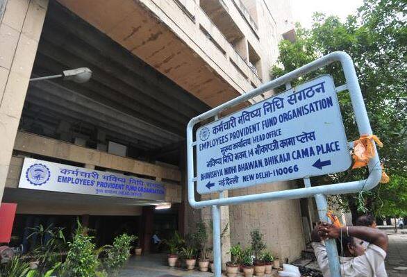 ઉલ્લેખનીય છે કે ઈપીએફઓ દ્વારા 2016-17 માટે 8.65% વ્યાજદર નક્કી કરવામાં આવ્યો હતો. જે 2015-16માં 8.8% હતો. એટલે કે સતત બીજા વર્ષે વ્યાજ દર ઘટાડવામાં આવ્યો છે. બજેટમાં પણ નોકરીયાત અને મધ્યમ વર્ગને સરકારે કોઈ મોટી રાહત આપી નથી. ઇન્કમ ટેક્સ સ્લેબમાં પણ કોઈ ફેરફાર કરવામાં આવ્યો નથી. તેથી ઈપીએફઓના આ ફેંસલાથી નોકરીયાત વર્ગ નિરાશ થશે તે નક્કી છે.