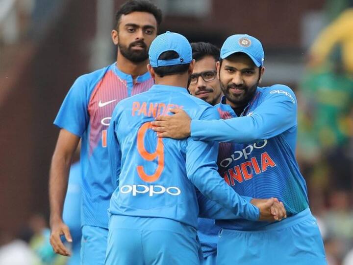  સુપરસ્પોર્ટ પાર્ક ખાતે ત્રણ મેચની T-20 શ્રેણીની બીજી T-20માં ટોસ હાર્યા બાદ પ્રથમ બેટિંગ કરવા ઉતરેલી ભારતીય ટીમે 16 ઓવરના અંતે 4 વિકેટ ગુમાવી 188 રન બનાવી સાઉથ આફ્રિકાને 189 રનનો લક્ષ્યાંક આપ્યો હતો. મનીષ પાંડેએ 3 છગ્ગા અને 4 ચોગ્ગા સાથે આક્રમક બેટિંગ કરતા 48 બોલમાં 79 રન બનાવ્યા હતા. જ્યારે ધોનીએ પણ 3 છગ્ગા અને 4 ચોગ્ગા સાથે અડધી સદી(52) ફટકારી અણનમ રહ્યો હતો. સુરેશ રૈના 32, શિખર ધવન 24, વિરાટ કોહલી 1 અને રોહિત શર્મા 0 રન બનાવી આઉટ થયા હતા.