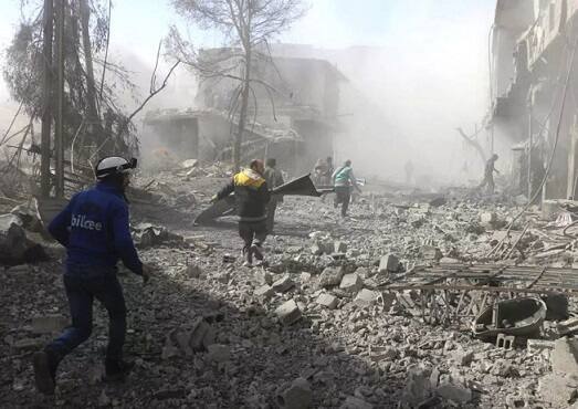  બ્રિટન સ્થિત સીરિયા પર નજર રાખતી સંસ્થાએ ઓવ્ઝર્વેટરી ફોર હ્યુમન રાઈટ્સ અનુસાર, બે દિવસમાં હવાઈ અને જમીની હુમલામાં લગભગ 250 લોકો માર્યા ગયા છે. દશ્મિકમાં 2013 બાદ રાસાયણિક હુમલામાં છેલ્લા 48 કલાકમાં સૌથી વધુ મોત થયા છે. 