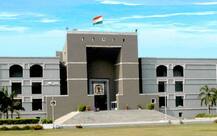 \'કટાર\' સાથે પરિણીત યુવતી સાથે પ્રેમલગ્ન કરનાર બીજા પતિને ભરણપોષણ ચૂકવવવા આદેશ