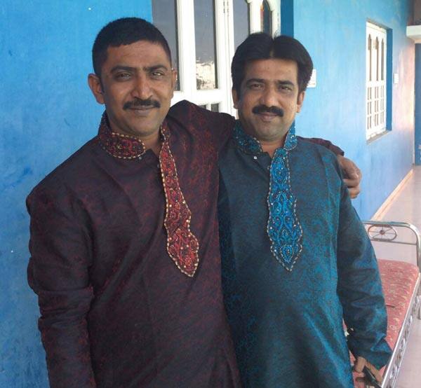 જો કોઇ કર્મચારી અવાજ ઉઠાવે તો તેઓ કર્મચારીને ખોટી રીતે ફસાવી દેવાની ધમકી આપે છે અને કર્મચારી ગભરાઇ જાય તો તેની પાસે પોતાનું ધાર્યું ખોટું કામ કરાવાય છે. મૃતક હિતેશે પાસ કરવા માટે વિદ્યાર્થીઓ પાસે વધારાના પૈસા લેવાતા હોવાના આક્ષેપ સહિત પારૂલ યુનિવર્સિટીમાં ચાલતા આર્થિક કૌભાંડોનો પર્દાફાશ પોતાની ચિઠ્ઠીમાં કર્યો છે. 